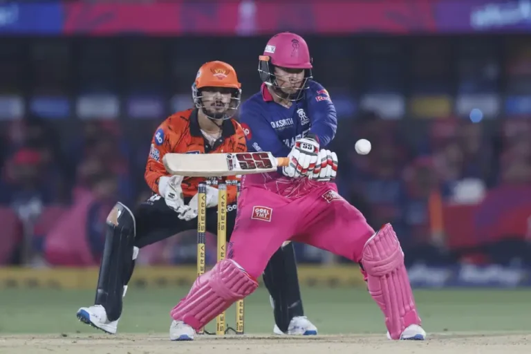 IPL 2026 ಪಂದ್ಯದಲ್ಲಿ ವೈಭವ್ ಸೂರ್ಯವಂಶಿ ಮೊದಲ ಓವರ್‌ನಲ್ಲಿ 4 ಸಿಕ್ಸರ್ ಬಾರಿಸಿ ದಾಖಲೆ ನಿರ್ಮಿಸಿದರು. ಪ್ರಫುಲ್ ಹಿಂಗೆ ವಿರುದ್ಧ ಭರ್ಜರಿ ಸೇಡು.